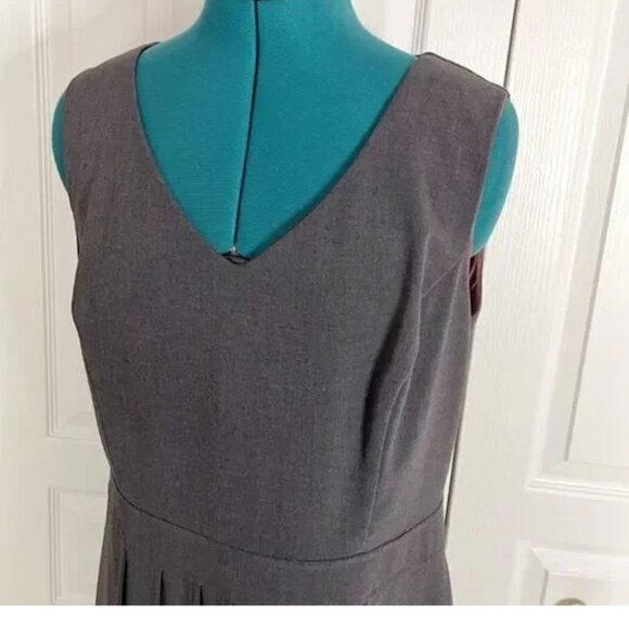 Donna Rico Flirty, sophisticated gray dress with pleats - Picture 3 of 3